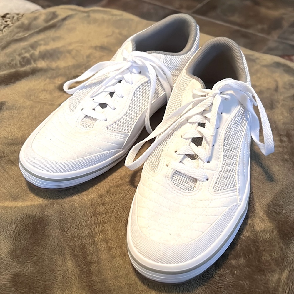 White Puma Casual Sneakers